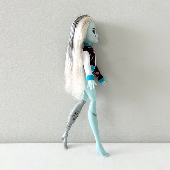 MONSTER HIGH Frankie Stein Doll Varsity Jacket Earring Blue Black Hair Posable - Picture 4 of 6